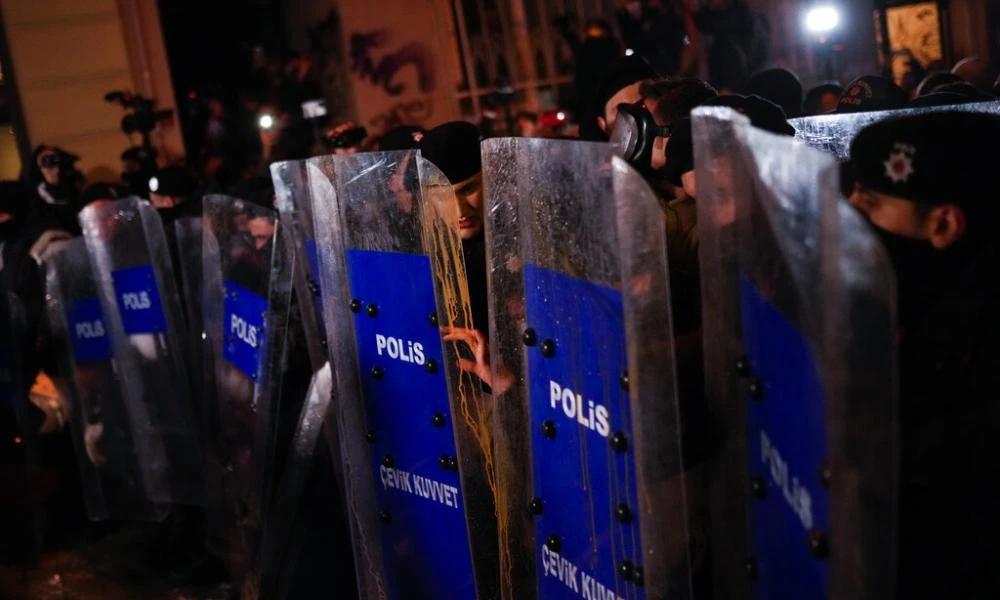 Τουρκία: Άλλες 340 συλλήψεις στις διαδηλώσεις υπέρ του δημάρχου Βαν
